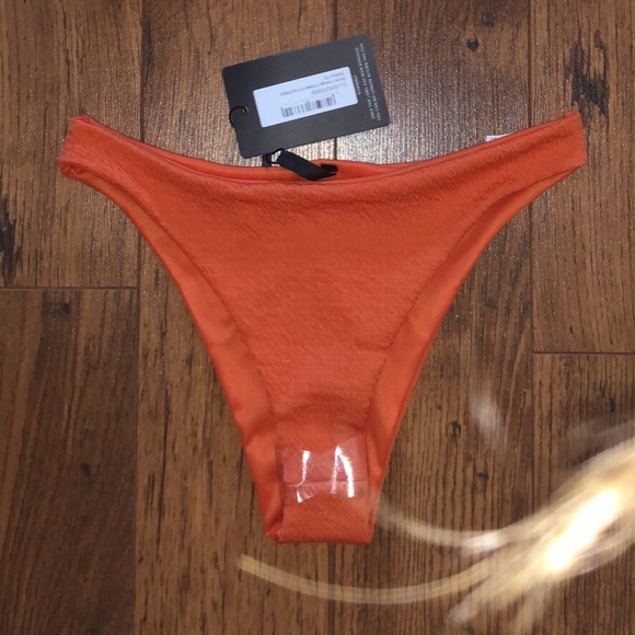 Bikini - Picture 2 of 2